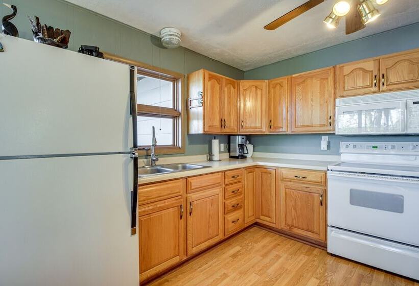 Lakefront Park Rapids Cabin W/ Grill & Fire Pit!