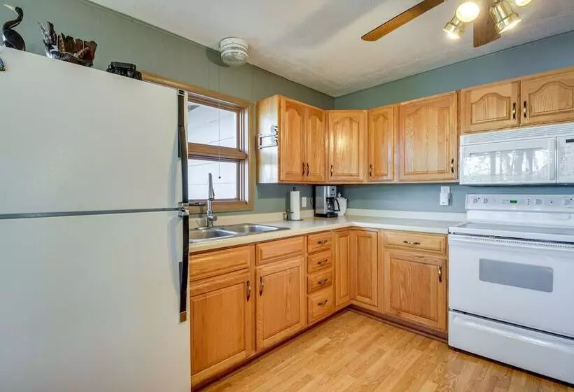 Lakefront Park Rapids Cabin W/ Grill & Fire Pit!