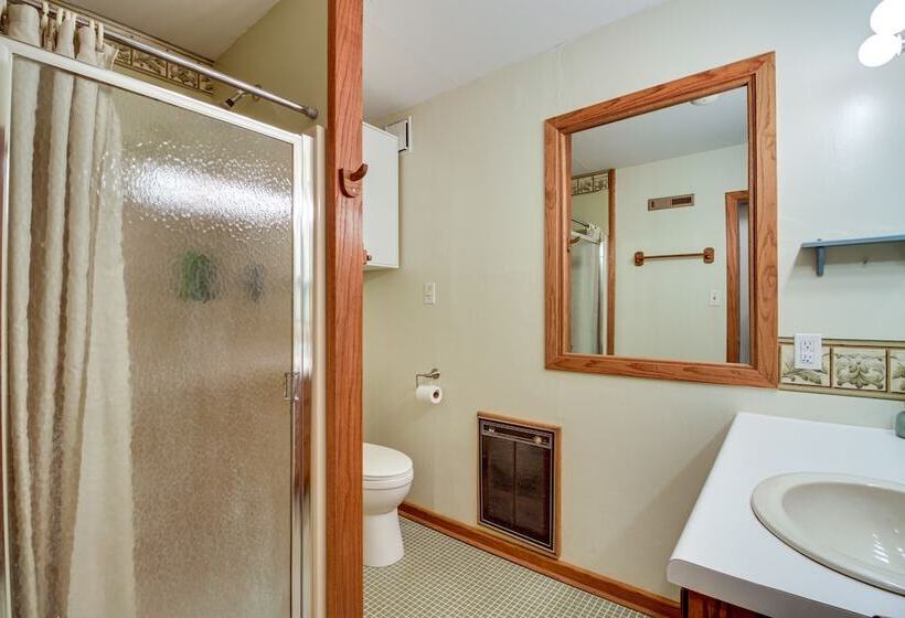 Lakefront Park Rapids Cabin W/ Grill & Fire Pit!