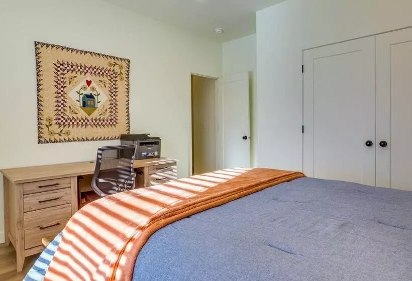 Modern Farmhouse In Herriman W/ Mountain Views!