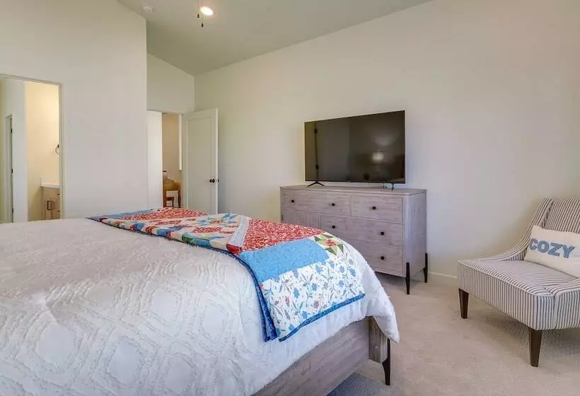 Modern Farmhouse In Herriman W/ Mountain Views!