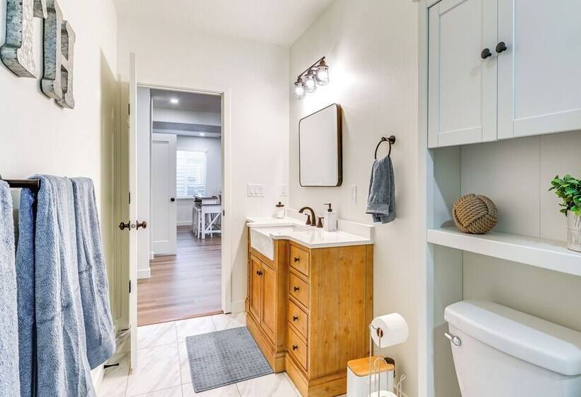 Modern Farmhouse In Herriman W/ Mountain Views!