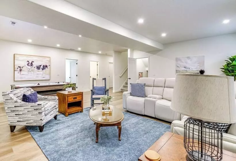 Modern Farmhouse In Herriman W/ Mountain Views!