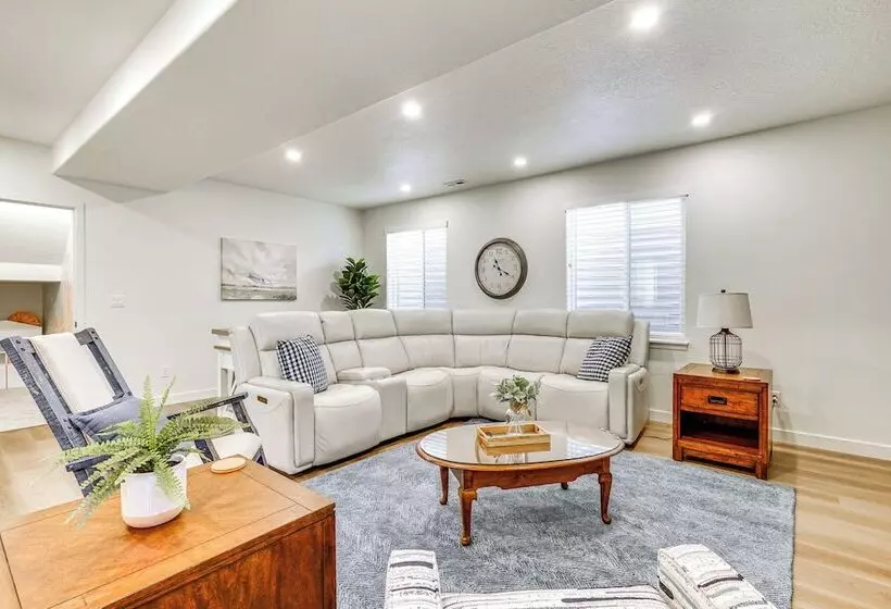 Modern Farmhouse In Herriman W/ Mountain Views!