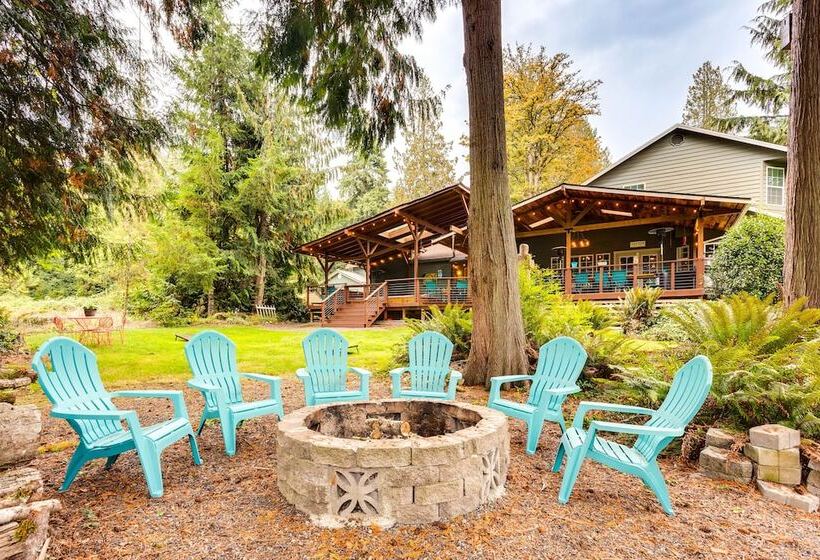 Peaceful Renton Retreat W/ Hot Tub Access!