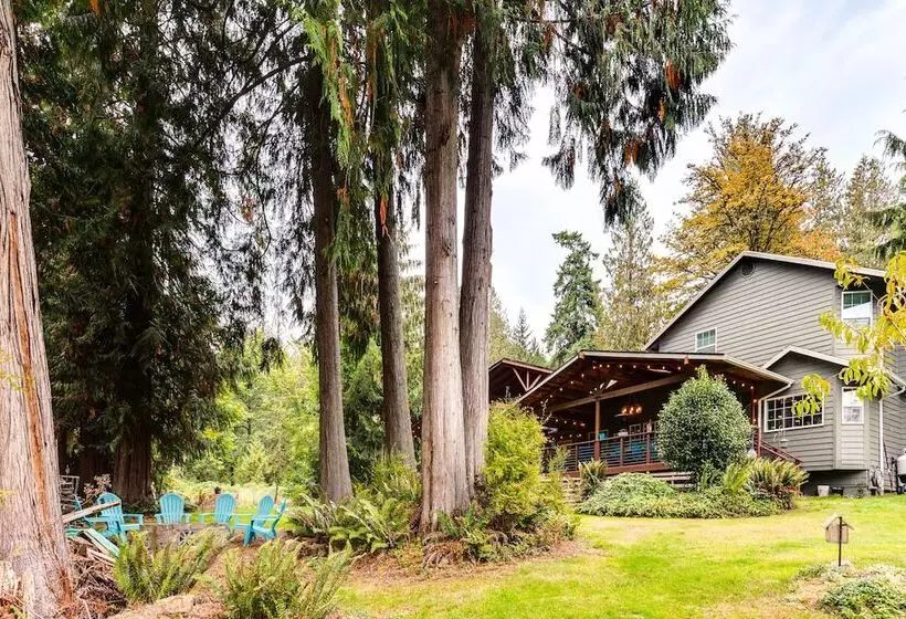 Peaceful Renton Retreat W/ Hot Tub Access!