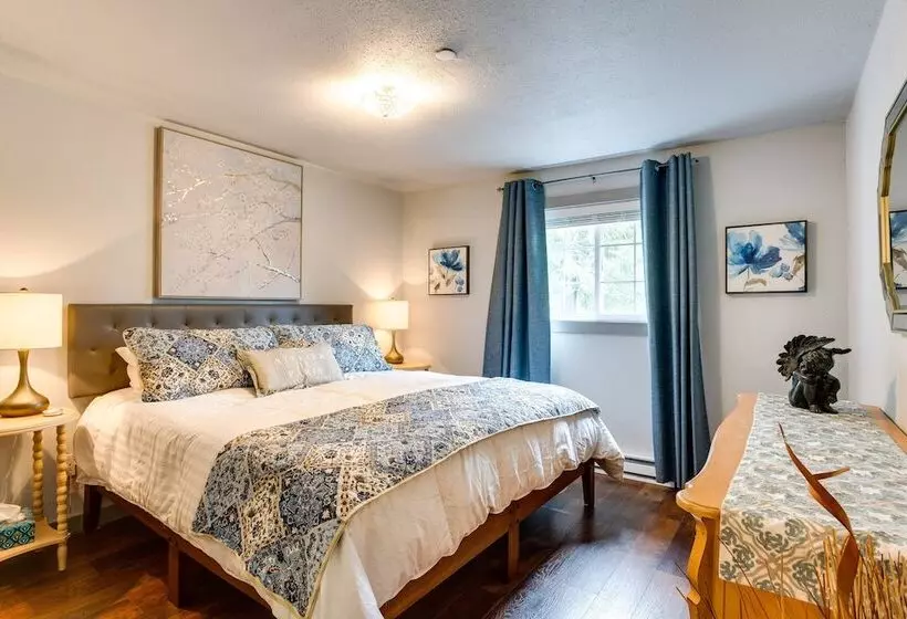 Peaceful Renton Retreat W/ Hot Tub Access!