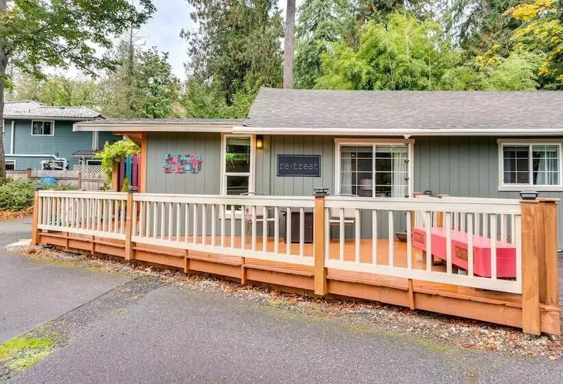 Peaceful Renton Retreat W/ Hot Tub Access!