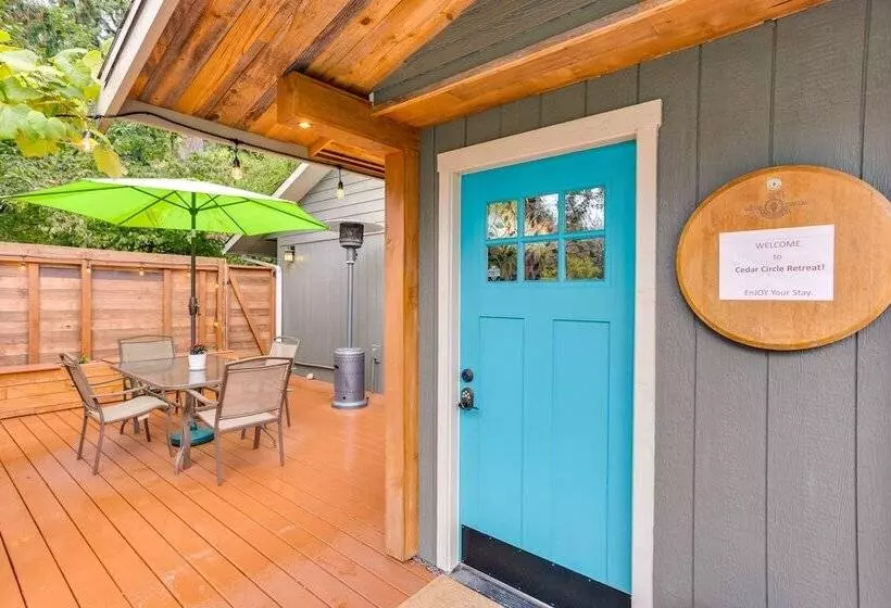 Peaceful Renton Retreat W/ Hot Tub Access!