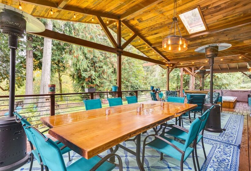 Peaceful Renton Retreat W/ Hot Tub Access!