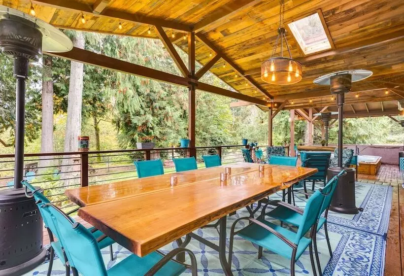 Peaceful Renton Retreat W/ Hot Tub Access!