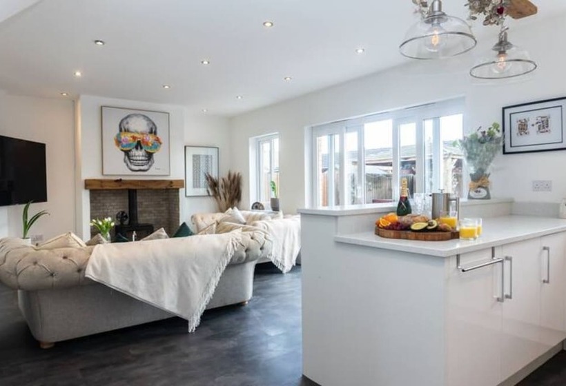 بنسيون 4 Bed House Sleep 10 Parking Hottub Wifi