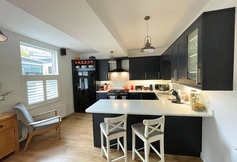 ペンション Lovely Comfortable 3br Property