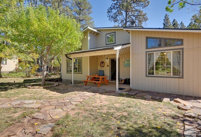 Pet Friendly Strawberry Cottage W/ Patio & Yard!