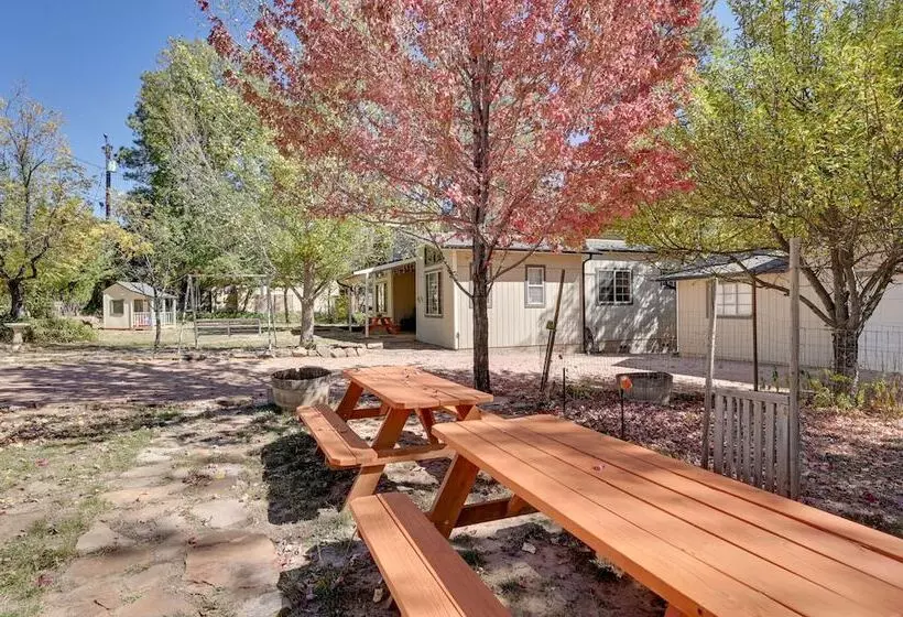 Pet Friendly Strawberry Cottage W/ Patio & Yard!