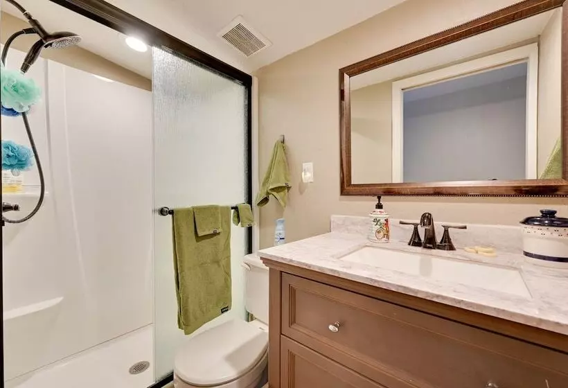 Pet Friendly Strawberry Cottage W/ Patio & Yard!