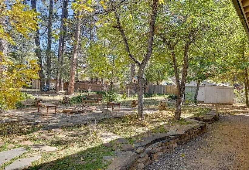 Pet Friendly Strawberry Cottage W/ Patio & Yard!
