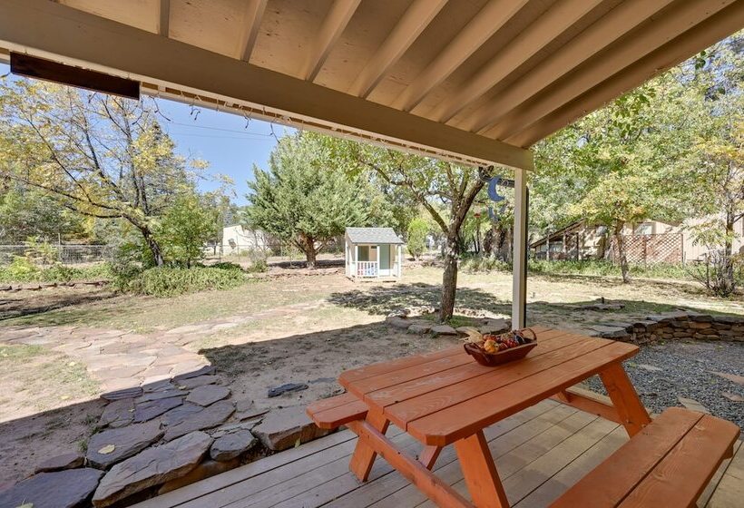 Pet Friendly Strawberry Cottage W/ Patio & Yard!