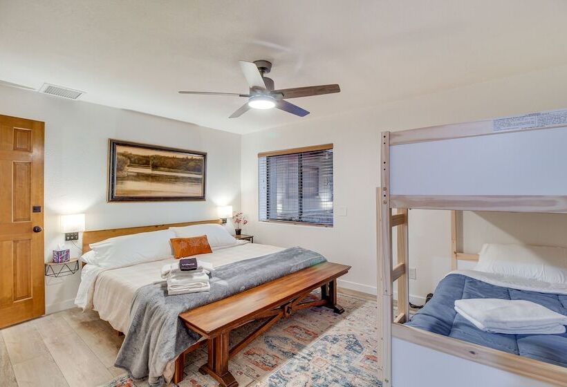 Pinetop Cabin W/ 2 Fireplaces & Hot Tub!