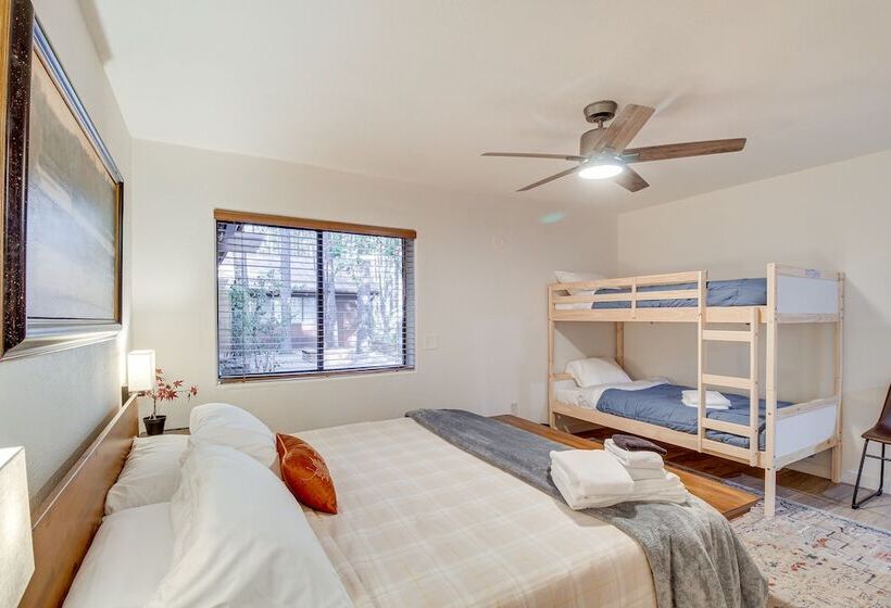 Pinetop Cabin W/ 2 Fireplaces & Hot Tub!