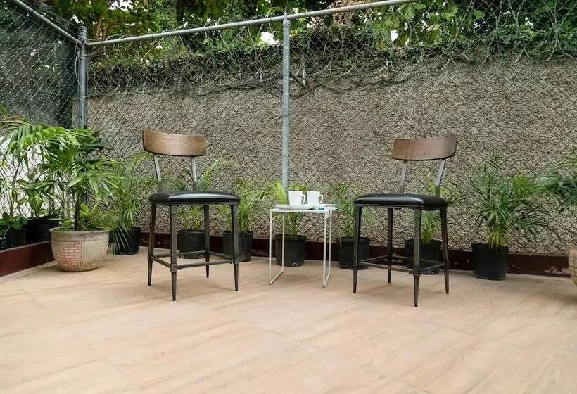 اقامتگاه Captivating 2 Bed Town House In Kingston