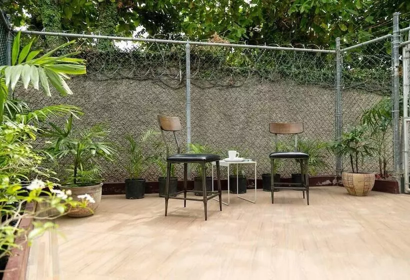 اقامتگاه Captivating 2 Bed Town House In Kingston