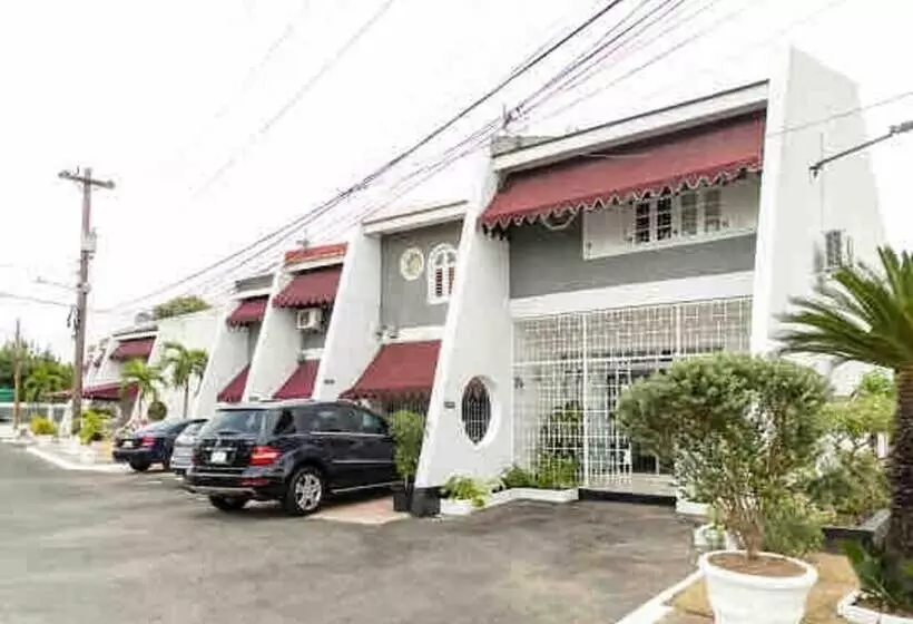 اقامتگاه Captivating 2 Bed Town House In Kingston