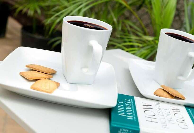 اقامتگاه Captivating 2 Bed Town House In Kingston