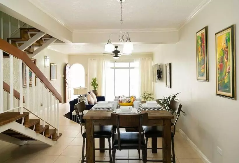 اقامتگاه Captivating 2 Bed Town House In Kingston