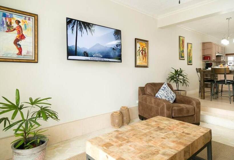 اقامتگاه Captivating 2 Bed Town House In Kingston