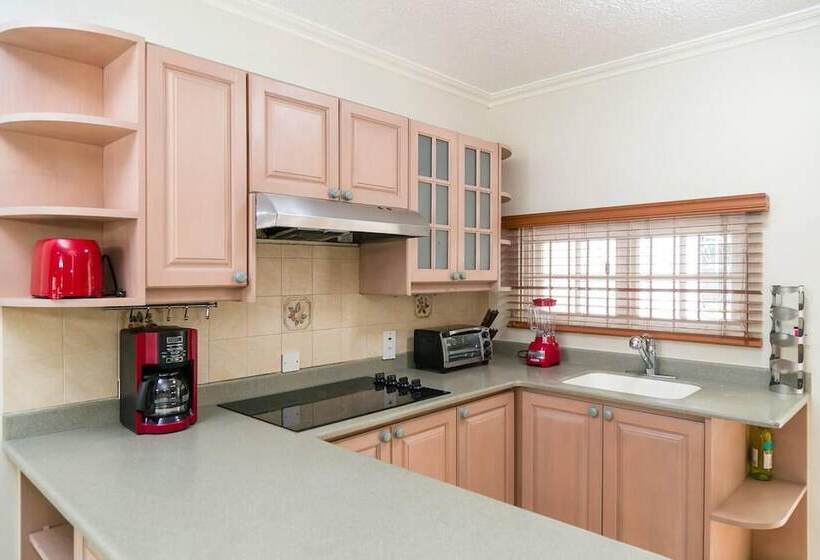 اقامتگاه Captivating 2 Bed Town House In Kingston