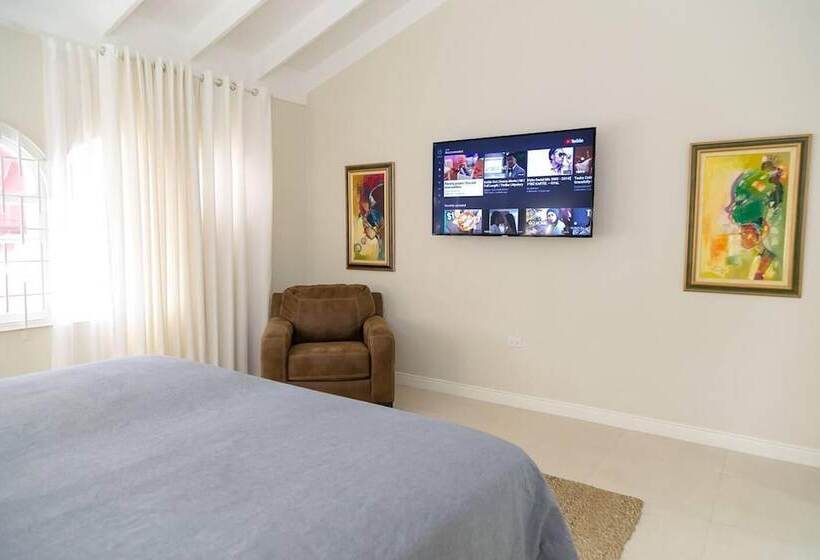 اقامتگاه Captivating 2 Bed Town House In Kingston