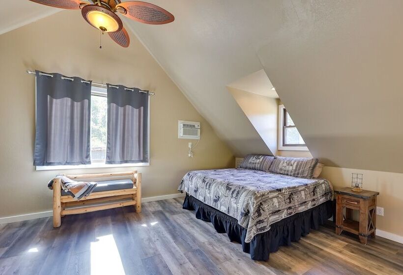 Riverfront Arkansas Abode Furnished Deck & Grill