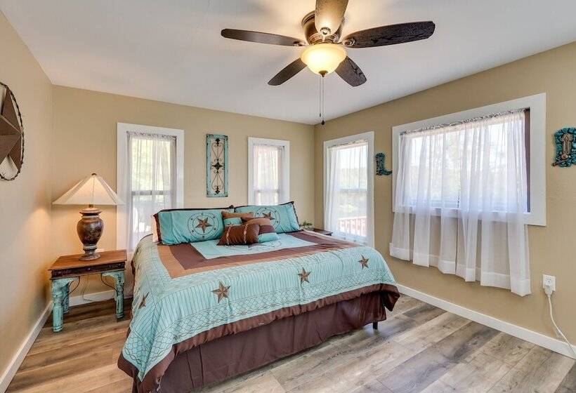 Riverfront Arkansas Abode Furnished Deck & Grill