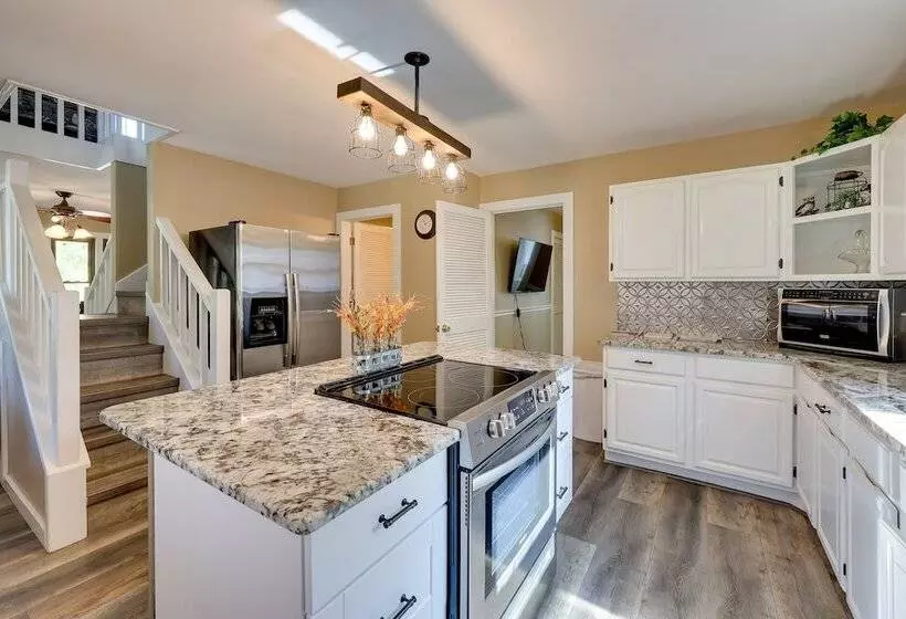 Riverfront Arkansas Abode   Furnished Deck & Grill