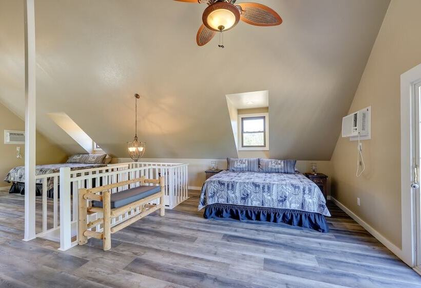 Riverfront Arkansas Abode Furnished Deck & Grill