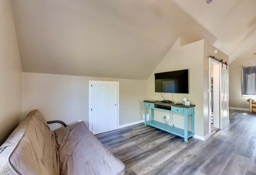 Riverfront Arkansas Abode   Furnished Deck & Grill