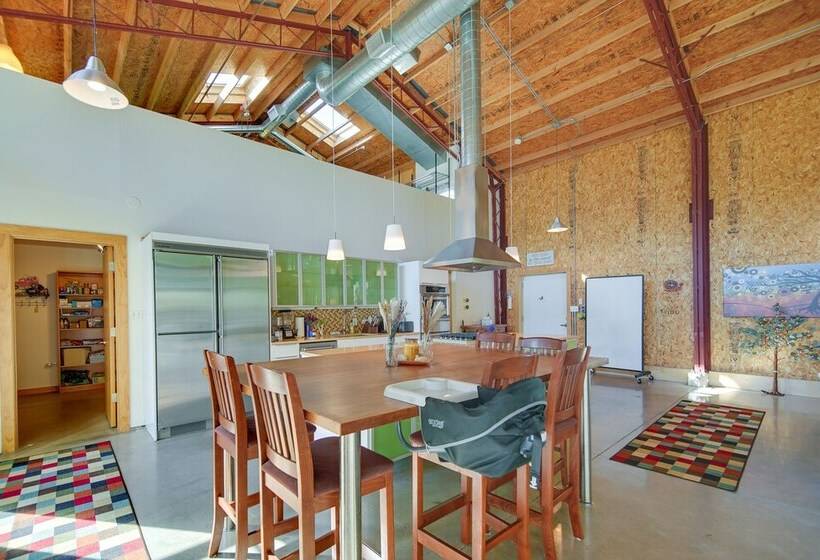 Riverfront Libertyville Retreat W/ Outdoor Kitchen