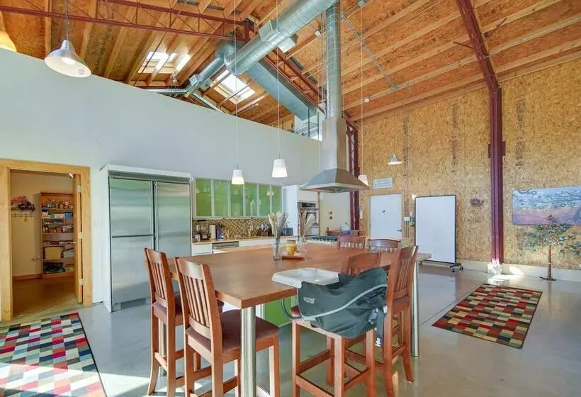 Riverfront Libertyville Retreat W/ Outdoor Kitchen