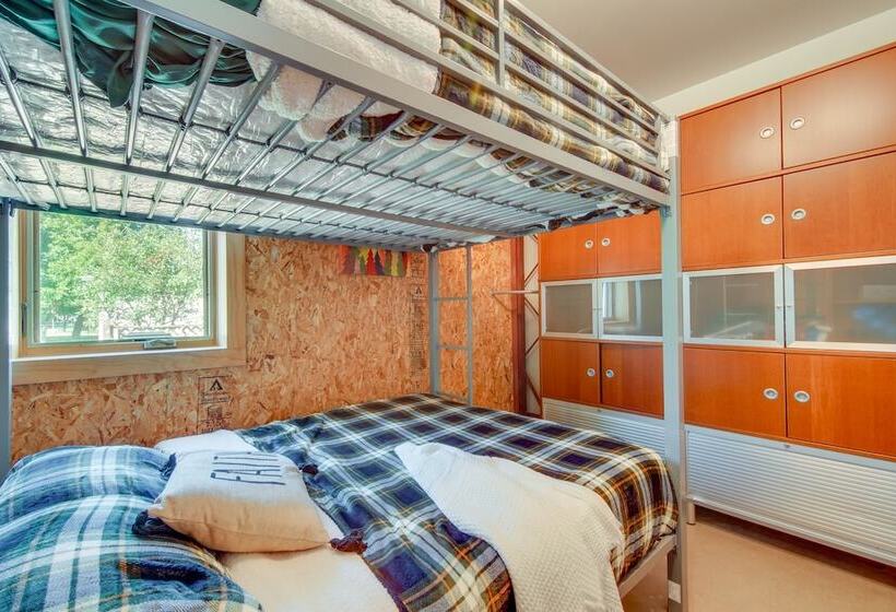 Riverfront Libertyville Retreat W/ Outdoor Kitchen