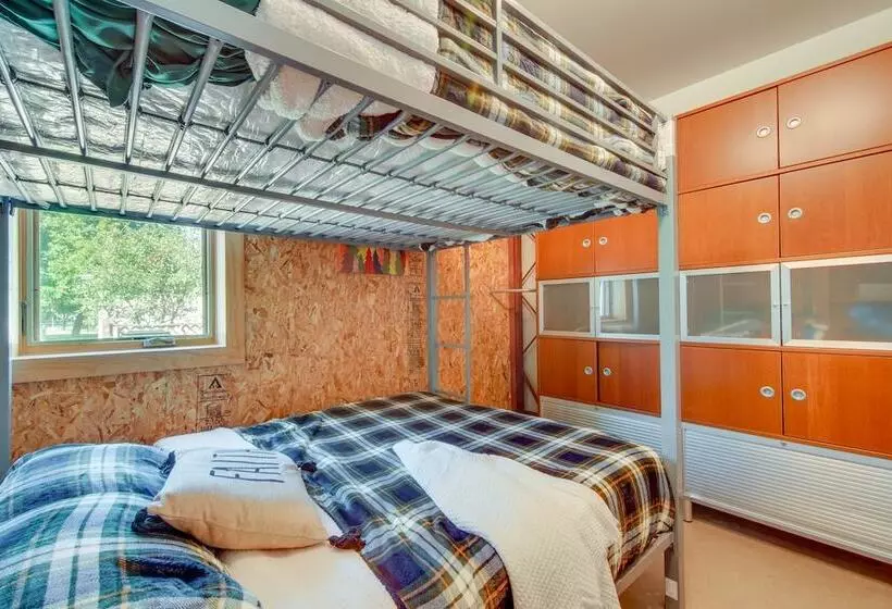 Riverfront Libertyville Retreat W/ Outdoor Kitchen