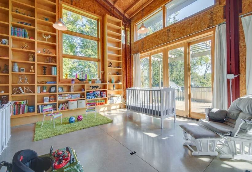 Riverfront Libertyville Retreat W/ Outdoor Kitchen