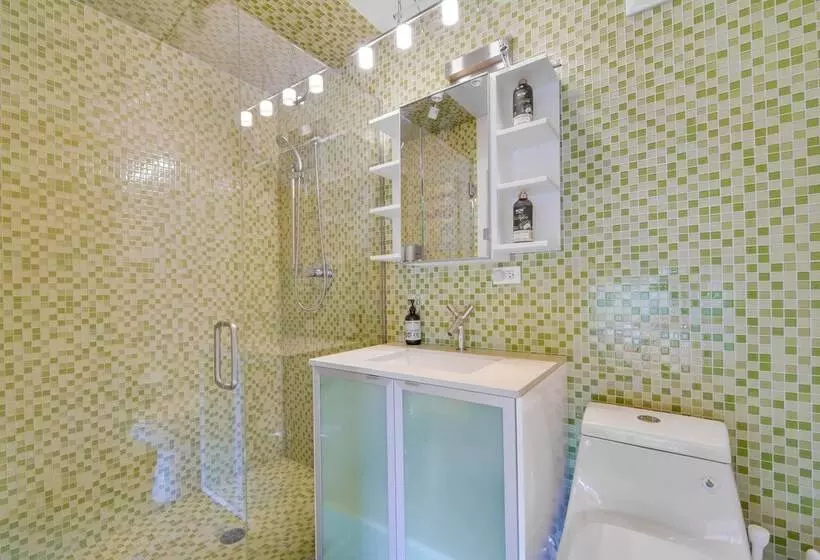 Riverfront Libertyville Retreat W/ Outdoor Kitchen