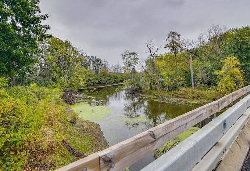 Riverfront Libertyville Retreat W/ Outdoor Kitchen
