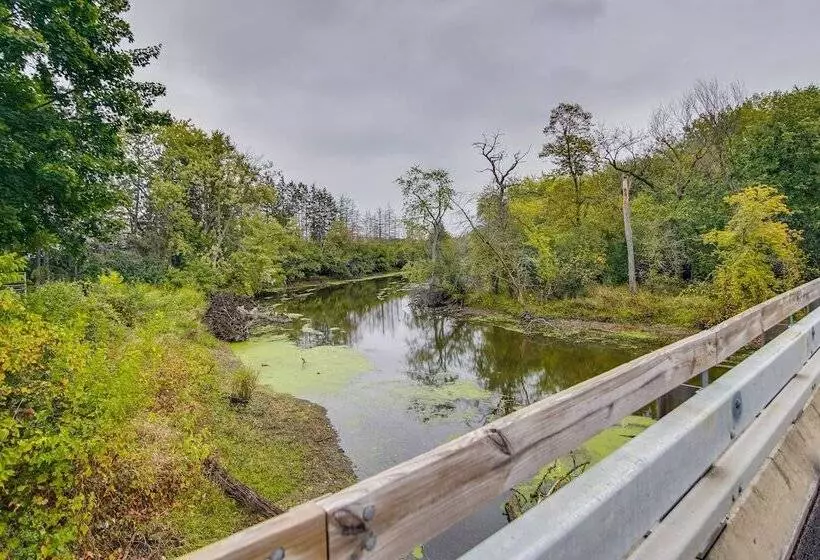 Riverfront Libertyville Retreat W/ Outdoor Kitchen