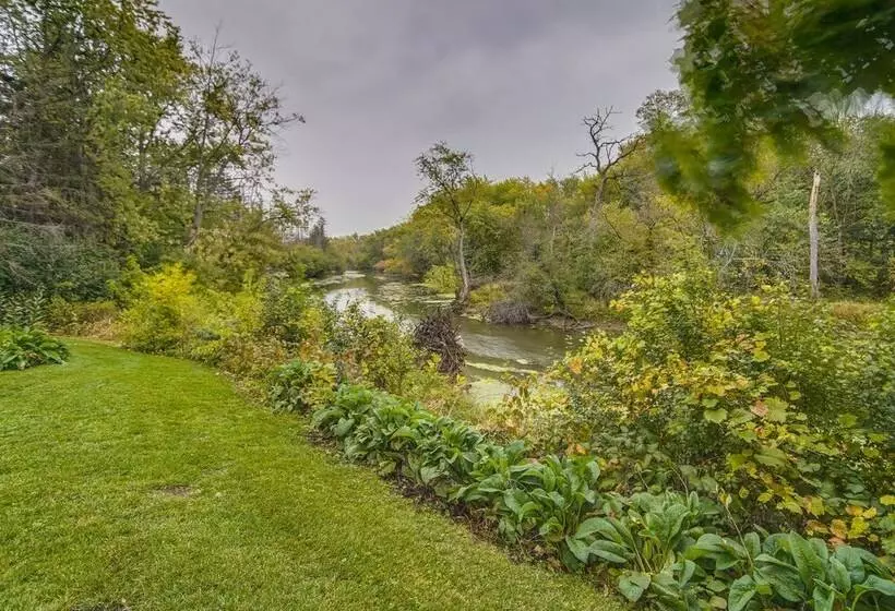 Riverfront Libertyville Retreat W/ Outdoor Kitchen