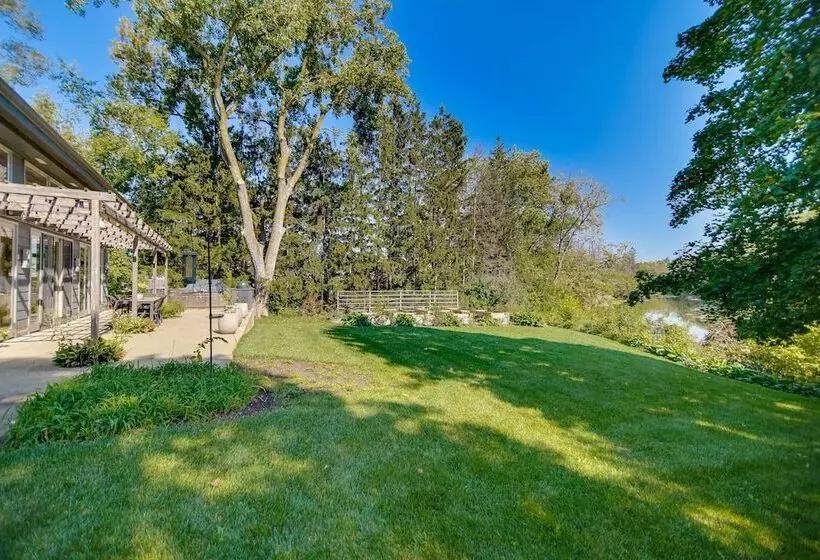 Riverfront Libertyville Retreat W/ Outdoor Kitchen