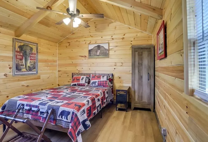 Rustic Caledonia Cabin Near State Parks & Boating!