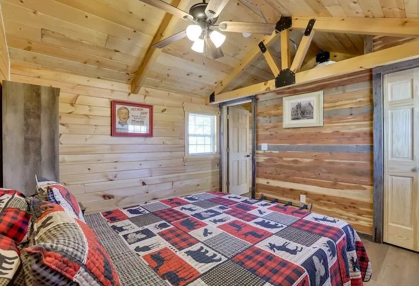 Rustic Caledonia Cabin Near State Parks & Boating!