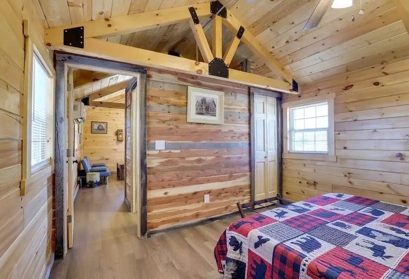 Rustic Caledonia Cabin Near State Parks & Boating!